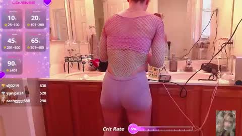 Snapshot of blondiebubblebooty chatting on 09-30-25, 12:26 Bubbles online show from 09-30-25, 12:26