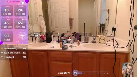 Snapshot of blondiebubblebooty chatting on 10-15-25, 12:44 Bubbles online show from 10-15-25, 12:44