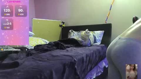 Snapshot of blondiebubblebooty chatting on 10-16-25, 01:50 Bubbles online show from 10-16-25, 01:50
