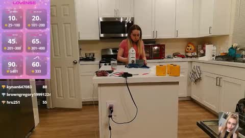 Snapshot of blondiebubblebooty chatting on 10-19-25, 11:22 Bubbles online show from 10-19-25, 11:22