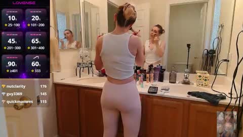 Snapshot of blondiebubblebooty chatting on 10-21-25, 12:33 Bubbles online show from 10-21-25, 12:33