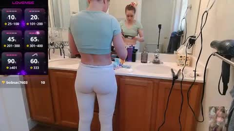 Snapshot of blondiebubblebooty chatting on 10-24-25, 11:34 Bubbles online show from 10-24-25, 11:34