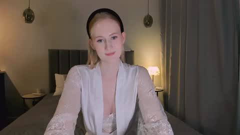 Snapshot of blondiemermaid chatting on 12-06-24, 04:06 Mia online show from 12-06-24, 04:06