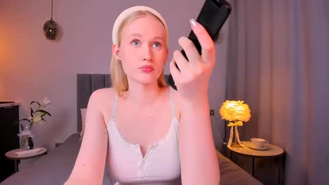 Snapshot of blondiemermaid chatting on 01-07-25, 06:35 Mia online show from 01-07-25, 06:35