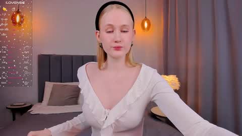 Snapshot of blondiemermaid chatting on 02-05-25, 04:25 Mia online show from 02-05-25, 04:25