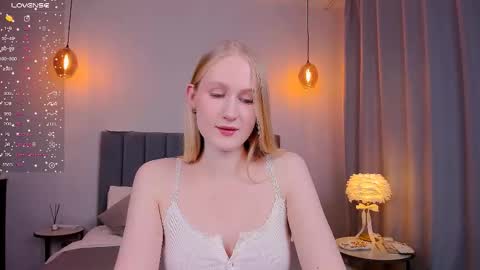 Snapshot of blondiemermaid chatting on 02-09-25, 04:40 Mia online show from 02-09-25, 04:40