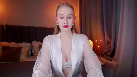 Snapshot of blondiemermaid chatting on 11-26-25, 08:21 Mia online show from 11-26-25, 08:21