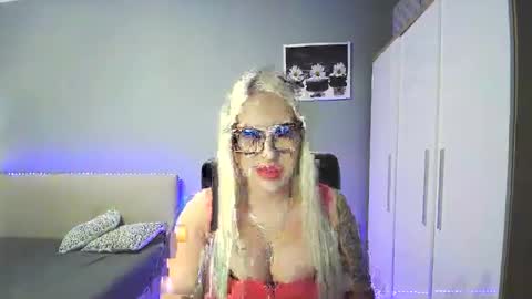 Snapshot of blondleyla chatting on 11-13-25, 03:11 BlondLeyla online show from 11-13-25, 03:11