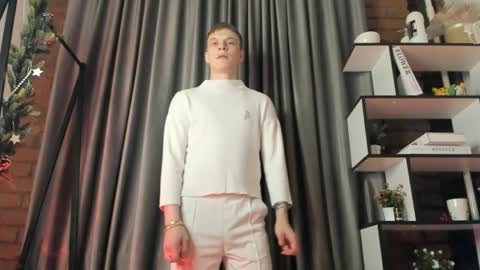 Snapshot of blondvibe chatting on 04-15-26, 08:31 Alik online show from 04-15-26, 08:31