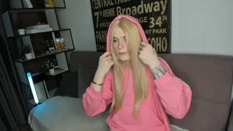 Snapshot of blondvibe chatting on 05-29-26, 08:51 Alik online show from 05-29-26, 08:51