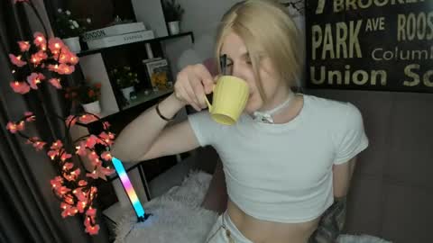 Snapshot of blondvibe chatting on 05-30-26, 10:07 Alik online show from 05-30-26, 10:07