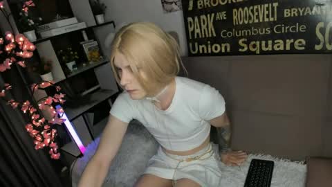 Snapshot of blondvibe chatting on 05-31-26, 09:27 Alik online show from 05-31-26, 09:27