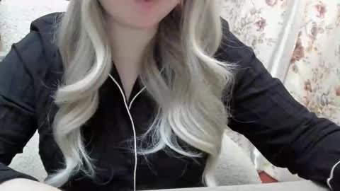 Snapshot of blondymargaret chatting on 03-01-25, 01:29 blondymargaret online show from 03-01-25, 01:29