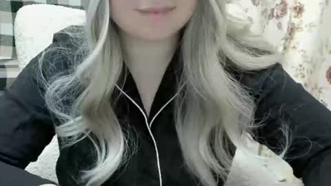 Snapshot of blondymargaret chatting on 03-02-25, 01:38 blondymargaret online show from 03-02-25, 01:38