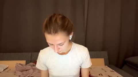 Snapshot of bloody_babe chatting on 12-05-25, 08:49 Brook online show from 12-05-25, 08:49