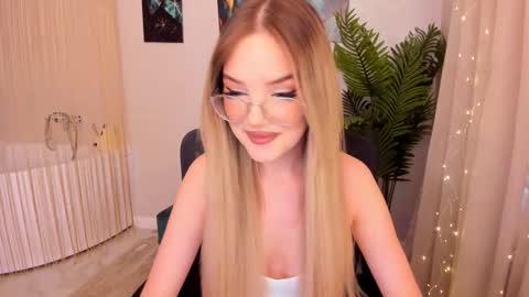 Sophia online show from 02-18-25, 11:00