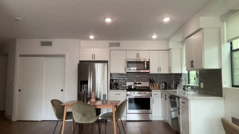 Emma Bloom online show from 10-14-25, 06:20