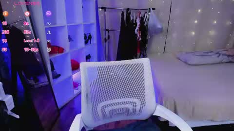 Hey  HELP ME TO RICH 100 THUMBS UP online show from 07-18-26, 07:17