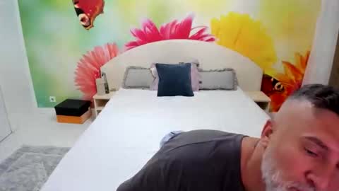 Nico online show from 11-18-25, 04:33