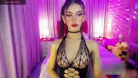 Snapshot of blue_aiveexx chatting on 12-15-24, 01:57 aivee online show from 12-15-24, 01:57