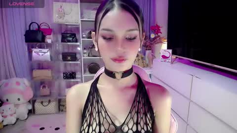 Snapshot of blue_aiveexx chatting on 10-10-25, 06:23 aivee online show from 10-10-25, 06:23