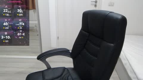 Snapshot of blue_eyes96 chatting on 01-22-25, 08:28 Juliet online show from 01-22-25, 08:28