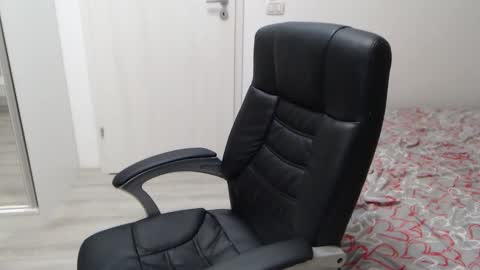 Snapshot of blue_eyes96 chatting on 02-21-25, 08:38 Juliet online show from 02-21-25, 08:38