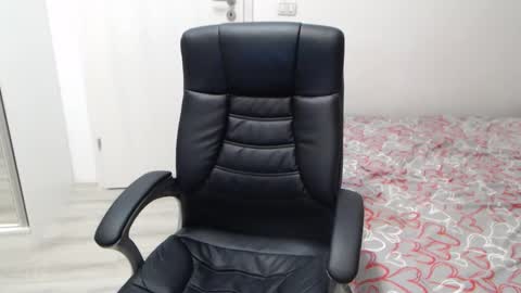 Snapshot of blue_eyes96 chatting on 02-22-25, 08:20 Juliet online show from 02-22-25, 08:20