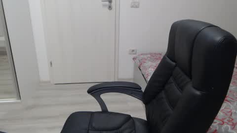 Snapshot of blue_eyes96 chatting on 02-25-25, 05:36 Juliet online show from 02-25-25, 05:36