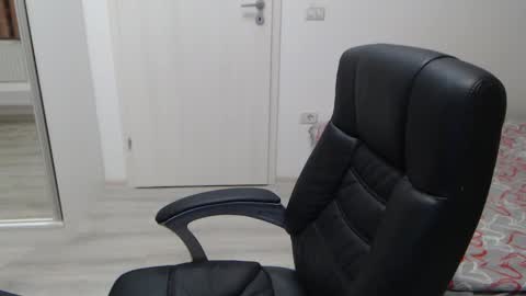 Snapshot of blue_eyes96 chatting on 02-26-25, 09:27 Juliet online show from 02-26-25, 09:27