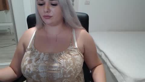 Snapshot of blue_eyes96 chatting on 09-12-25, 04:29 Juliet online show from 09-12-25, 04:29