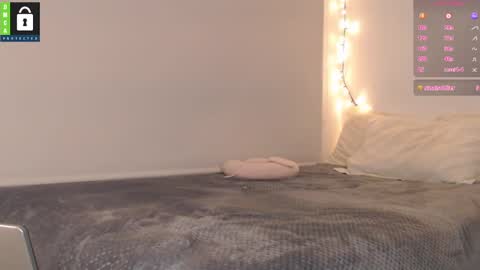 Snapshot of blue_nebula chatting on 03-09-25, 12:10 Blue online show from 03-09-25, 12:10