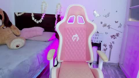 Snapshot of blue_petite chatting on 01-29-25, 07:22 Linda online show from 01-29-25, 07:22