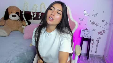 Snapshot of blue_petite chatting on 03-05-25, 05:18 Linda online show from 03-05-25, 05:18