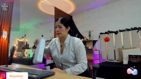 blue_tay1 online show from 10-27-25, 12:09