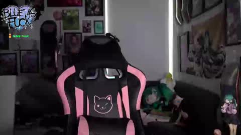 Blue online show from 09-26-25, 01:09