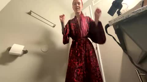 bluebloodednorsewitch online show from 12-30-24, 04:08