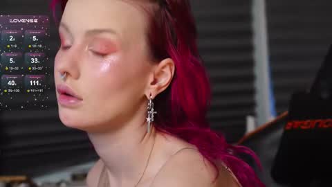 Snapshot of bluecherryyy chatting on 11-21-25, 12:59 Lika online show from 11-21-25, 12:59