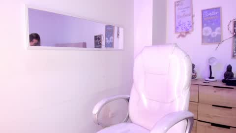 Snapshot of bluee_hazell chatting on 02-08-25, 03:21        online show from 02-08-25, 03:21