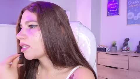 Snapshot of bluee_hazell chatting on 10-27-25, 06:01 online show from 10-27-25, 06:01