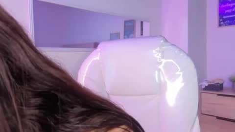 Snapshot of bluee_hazell chatting on 11-06-25, 11:33 online show from 11-06-25, 11:33