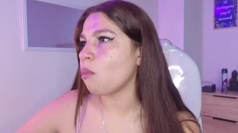 Snapshot of bluee_hazell chatting on 11-13-25, 11:42 online show from 11-13-25, 11:42