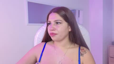 Snapshot of bluee_hazell chatting on 11-17-25, 11:38 online show from 11-17-25, 11:38