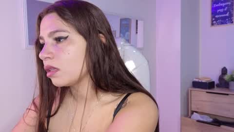 Snapshot of bluee_hazell chatting on 11-19-25, 11:43 online show from 11-19-25, 11:43