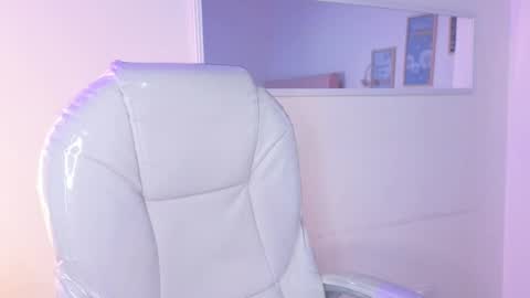 Snapshot of bluee_hazell chatting on 11-30-25, 12:42 online show from 11-30-25, 12:42