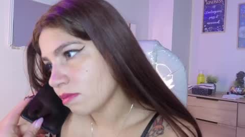 Snapshot of bluee_hazell chatting on 05-04-26, 11:39 online show from 05-04-26, 11:39
