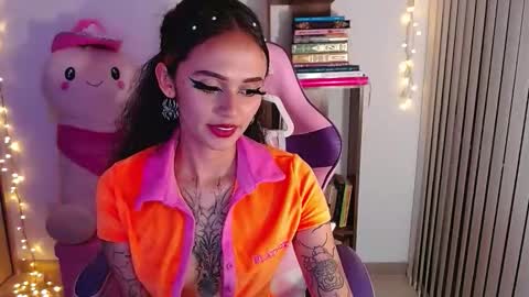 Snapshot of bluee_v chatting on 05-12-26, 03:25 Im Abril .. Nice to meet you thumb up me please its important INDEPENDENT MODEL online show from 05-12-26, 03:25