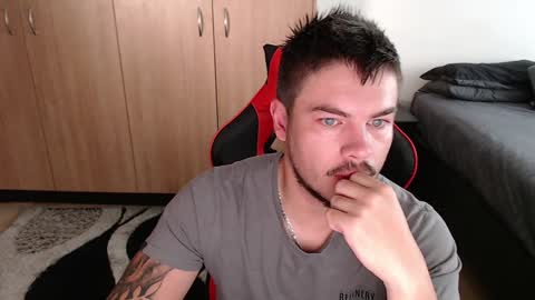 blueeyeboy0 online show from 02-04-25, 06:04