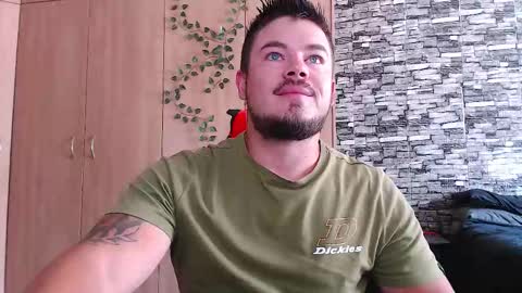 blueeyeboy0 online show from 10-28-25, 08:18