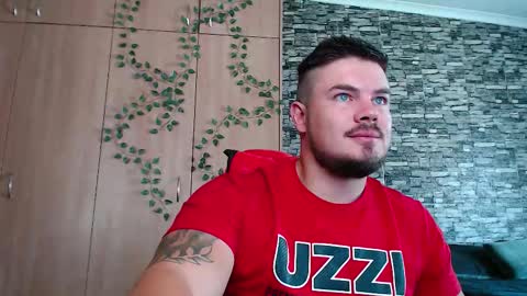 blueeyeboy0 online show from 12-01-25, 07:46